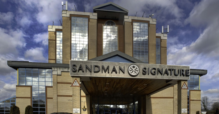 sandman-signature-london-gatwick-hotel-e564bc713c5785c7.jpeg