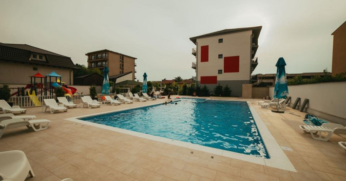 sangria-luxury-family-042bd82d364381be700b71905c252fcc.jpeg