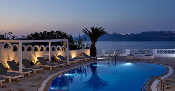 santorini-view-b9f77b89d25d2743.jpeg
