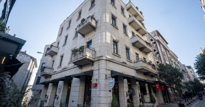 selvese-suites-serviced-living-in-galata-684c59eb395dc34a.jpeg