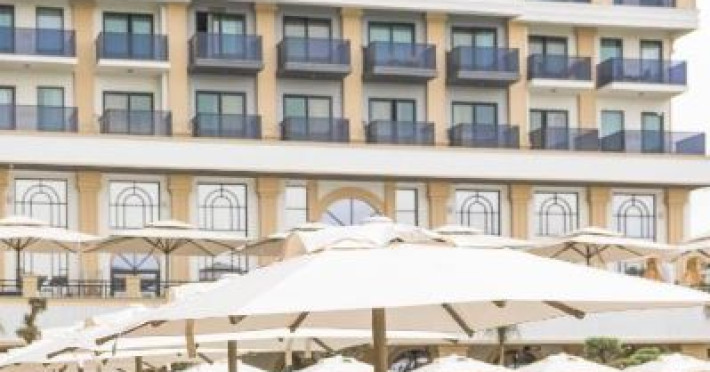 serenity-queen-hotel-79dcf63ac5d71fce.jpeg