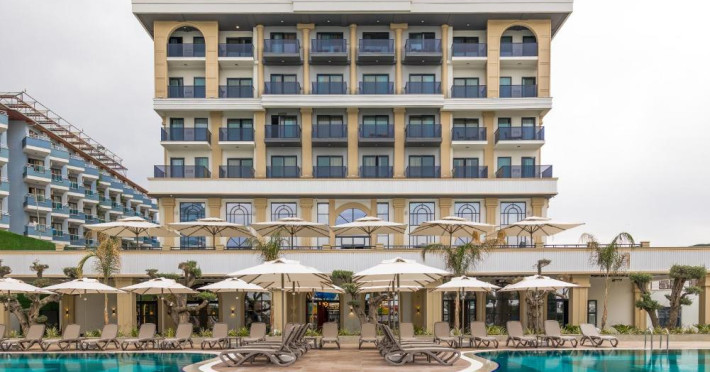 serenity-queen-hotel-fa33b7fadbec1694.jpeg