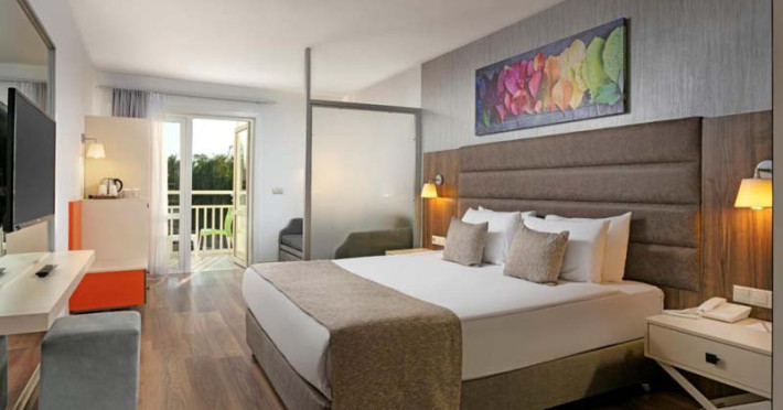seven-seas-hotel-blue-534102e47e1097df.jpeg
