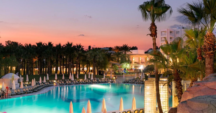 seven-seas-hotel-blue-ee40cfb4d0c763a2.jpeg