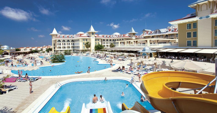 side-star-resort-126c76b5cd1573ce.jpeg