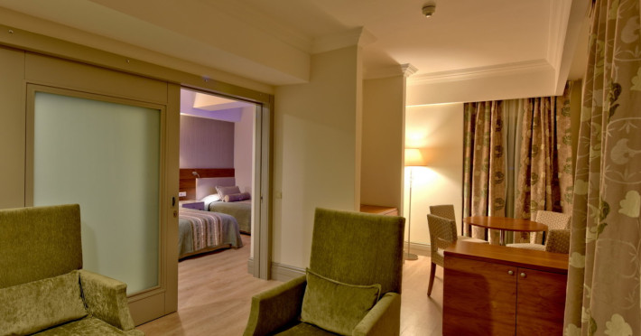 side-star-resort-7a003de36c3a1150.jpeg