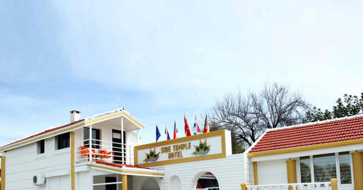 side-temple-hotel-ce45dbcf4ae92cbc.jpeg