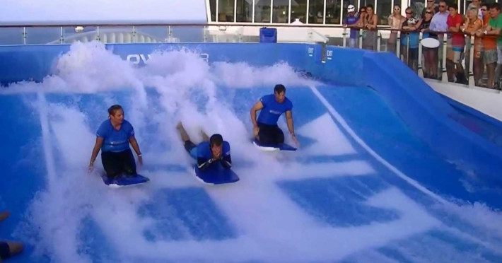 Simulatorul de surf Flowrider