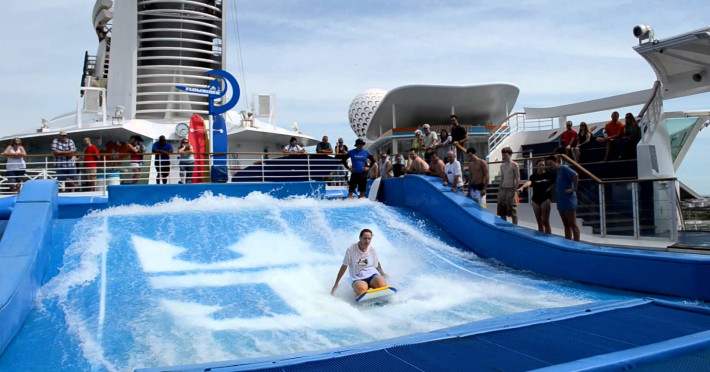 Simulatorul de surf Flowrider