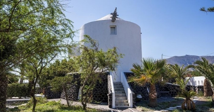 smy-mediterranean-white-santorini-adults-only-16-fc35cf106c14dcfb.jpeg