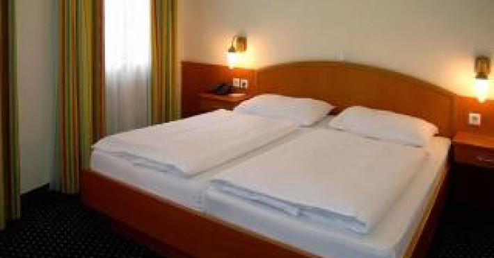 suite-hotel-900m-zur-oper-24c8ee7095932875.jpeg