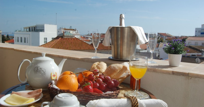 suites-inn-lagos-5bf8ee509885a6b4.jpeg