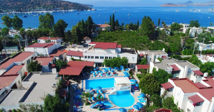 summer-garden-suites-hotel-efaf80642bdfe856.jpeg