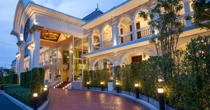 supicha-pool-access-hotel-ebb36c80f4c9e8d2.jpeg