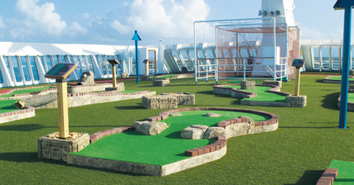 Terenul de Mini Golf