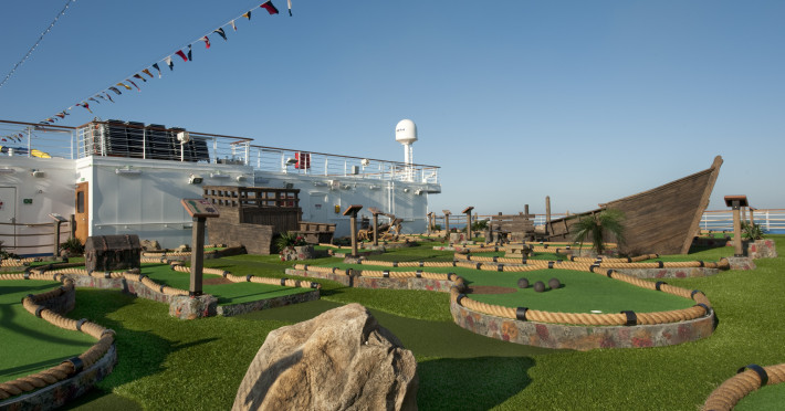 Terenul de Mini Golf