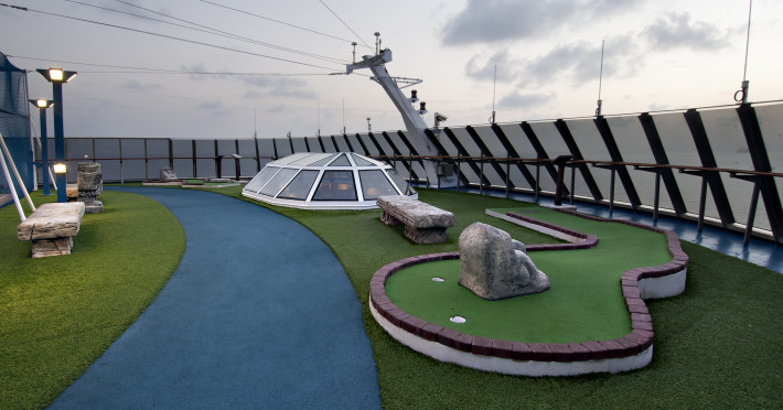 Terenul de Mini Golf