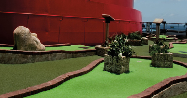 Terenul de Mini Golf