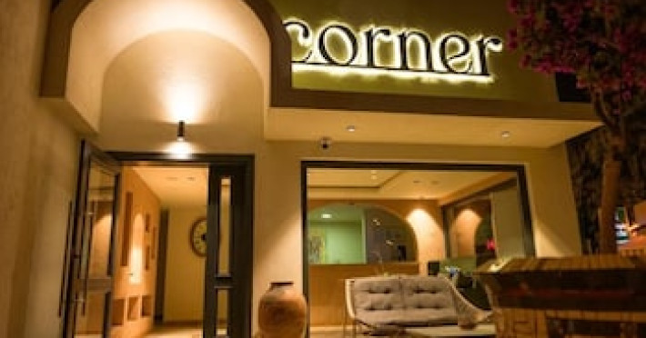 the-corner-hotel-15b53db76531946c.jpeg