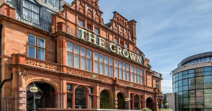 the-crown-london-69f8cf8641ae49cc.jpeg