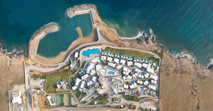 the-royal-blue-resort-spa-3e5c5f86bc15ec8a.jpeg
