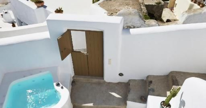 the-small-architects-villa-santorini-0b70ee4e610a0e3e.jpeg
