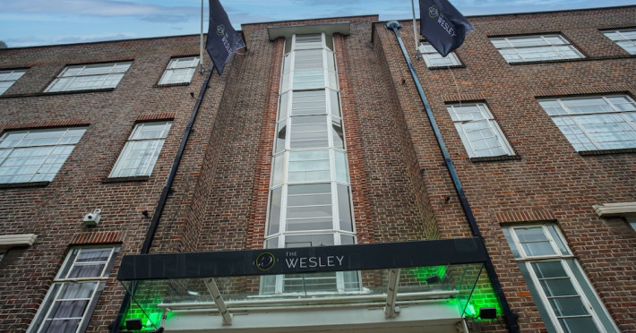 the-wesley-hotel-london-dfef0602907d01bf.jpeg