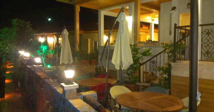 three-palms-suites-cf85bdd7b33ee970.jpeg