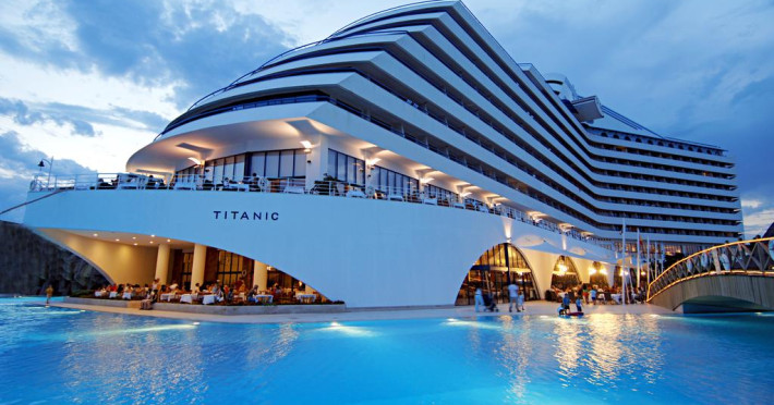 titanic-beach-lara-4149e5780bb47833.jpeg