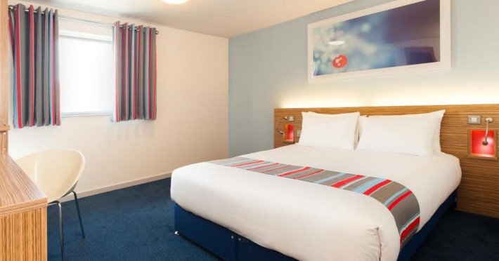 travelodge-london-teddington-a8475efd36ba41f0.jpeg