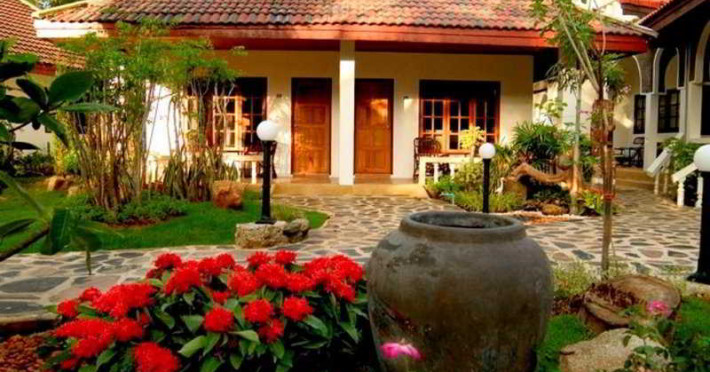 tropica-bungalows-218ce359d1dcc486.jpeg
