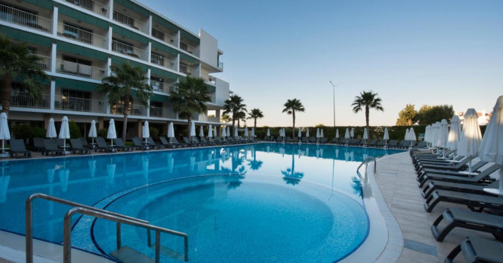 tui-blue-barut-andiz-9a9327184d9cbf7d.jpeg