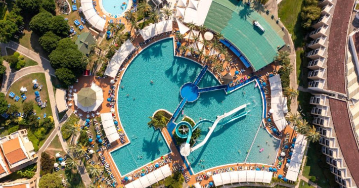 tui-blue-tropical-f5f3265e54e604e3.jpeg