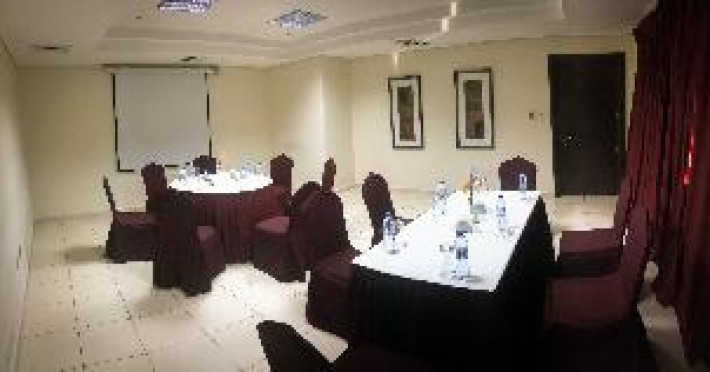 tulip-creek-hotel-apartments-4b1a6ab9f2654c0c.jpeg