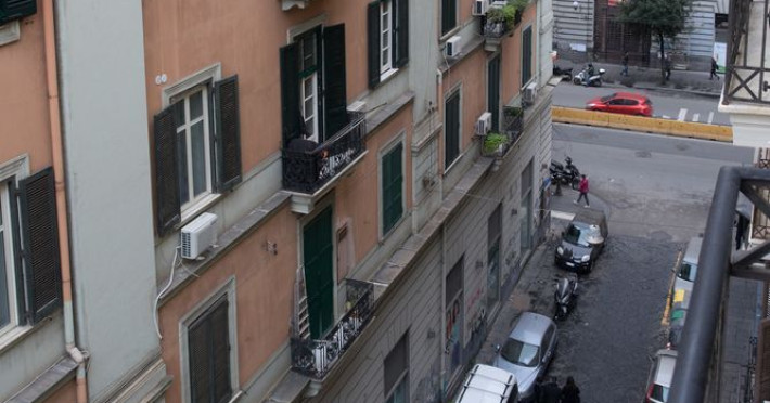 twice-naples-b0635f94c2c5bd99.jpeg