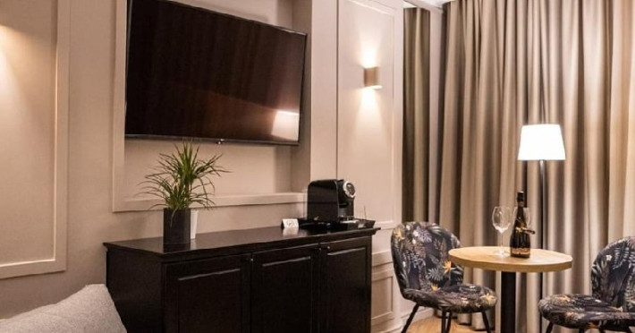 Alnis Boutique Adults Only CM