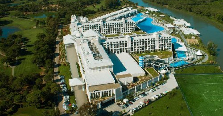 TITANIC DELUXE BELEK