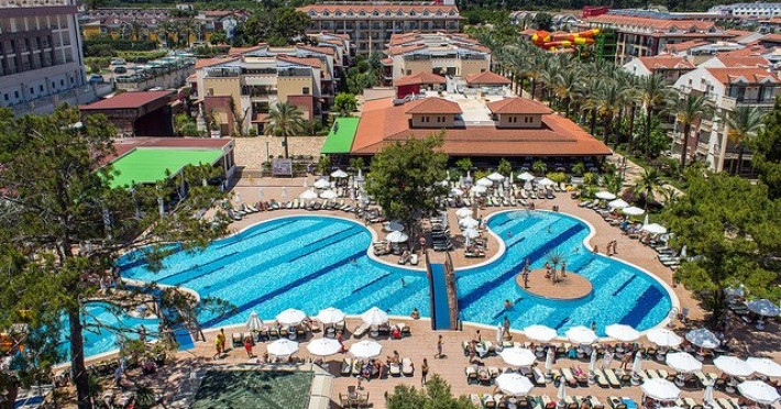 CRYSTAL AURA BEACH RESORT SPA