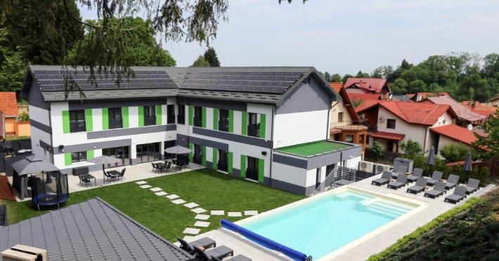 unitate-q-villa-sacele-exterior-de94f369cc584d9f.jpeg