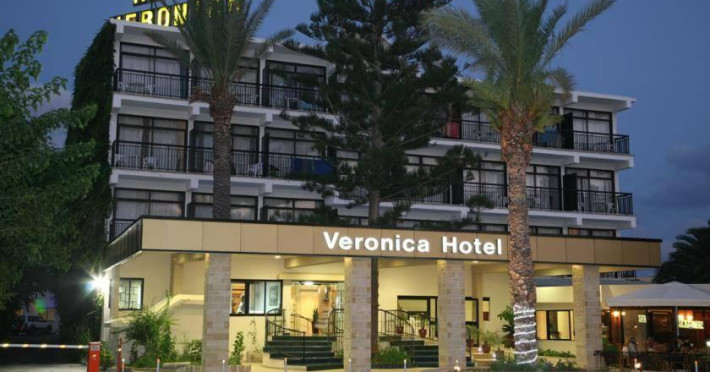 veronica-hotel-5f6b99e9d9f9948a.jpeg