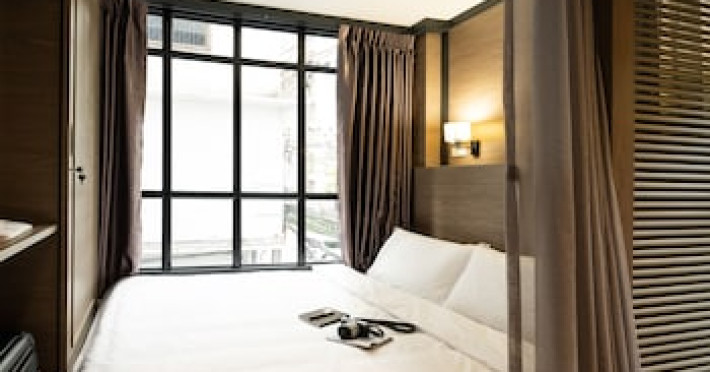 warm-window-silom-hostel-dcf5f2e664e71391.jpeg