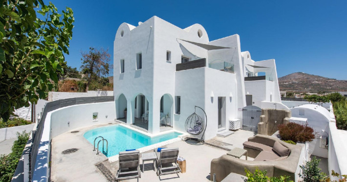 white-harmony-luxury-suites-5b5d76bfcc0f0f6f.jpeg