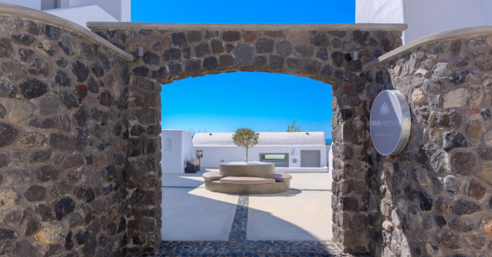white-harmony-suites-santorini-ae2e987dc0a4dc07.jpeg