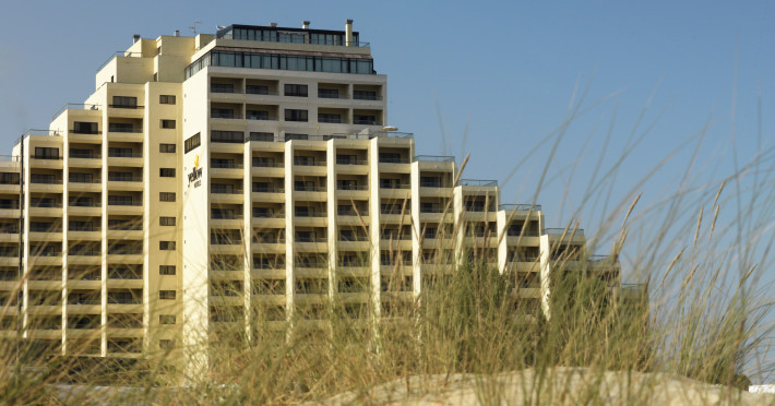 yellow-praia-monte-gordo-9691f75d1a65fb86.jpeg