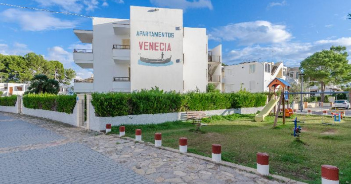 yourhouse-venecia-apartments-2f2a2c5c0cf22f96.jpeg