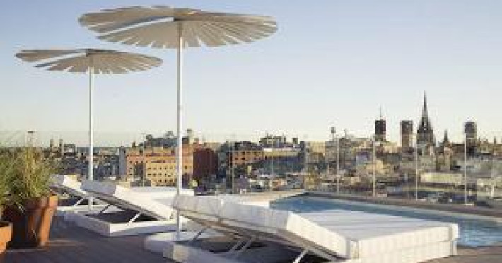 yurbban-trafalgar-hotel-07db322d915f3c40.jpeg