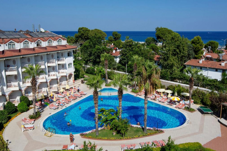 LARISSA SULTANS BEACH