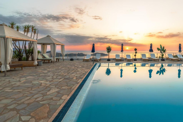 adrakos-apartments-0a6bc1b74b5f1c0b.jpeg