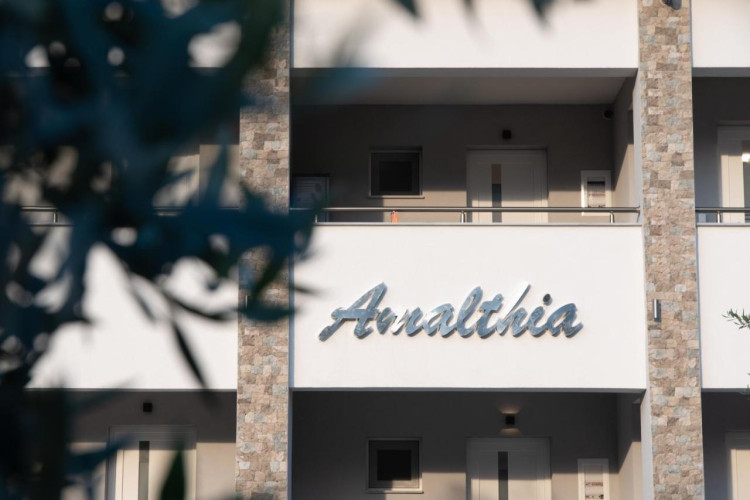 amalthia-hotel-045c5a7de99f5bc6.jpeg