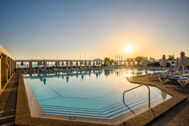 annabelle-beach-resort-4ec1de3a5b348ff5.jpeg